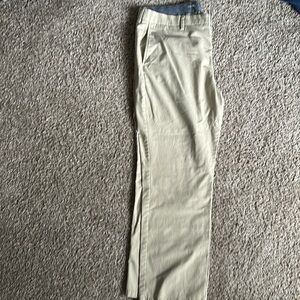 Old Navy Ultimate Straight Kahki Pant